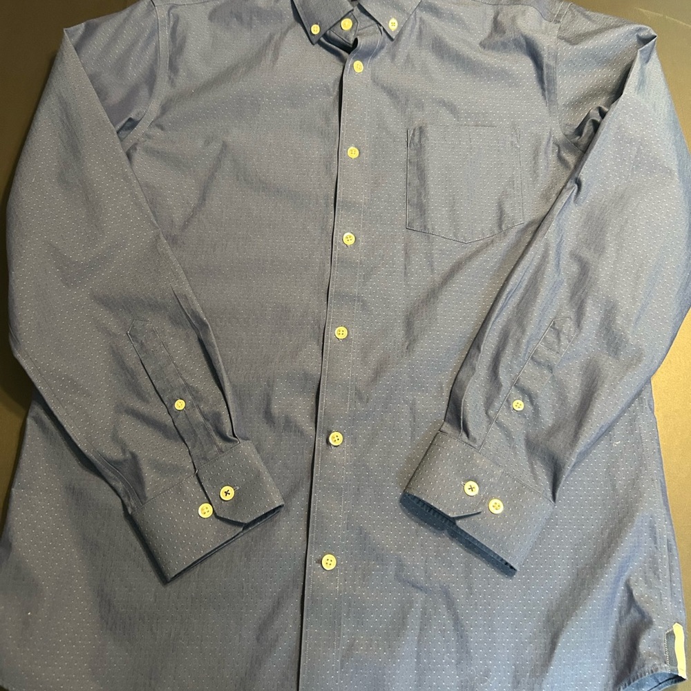 Banana Republic Men's Blue Button-Down Shirt Size‎ Large